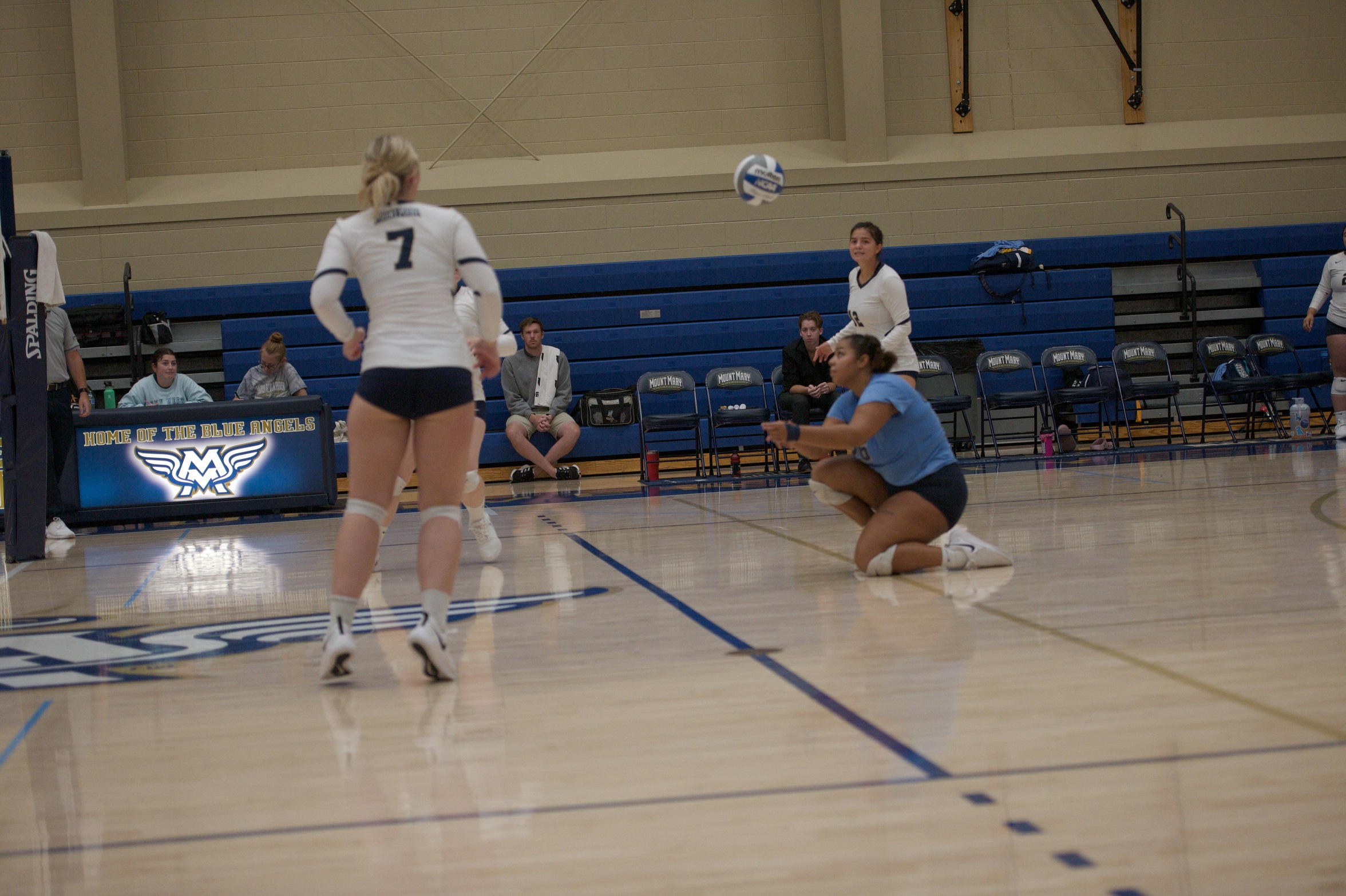 Blue Angels take first set but fall in match at Beloit