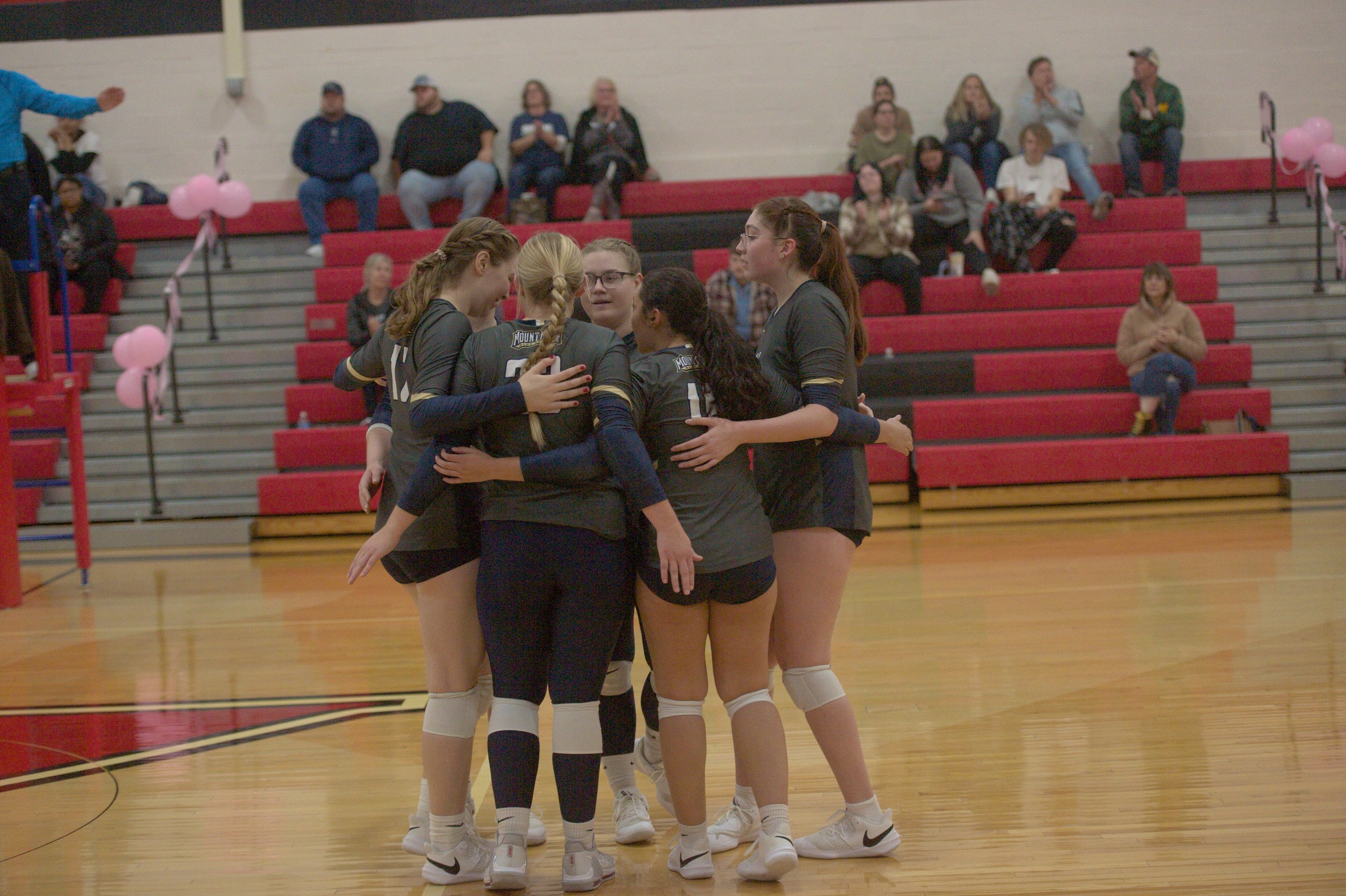 Seniors Honored as Volleyball finishes season with two straight wins