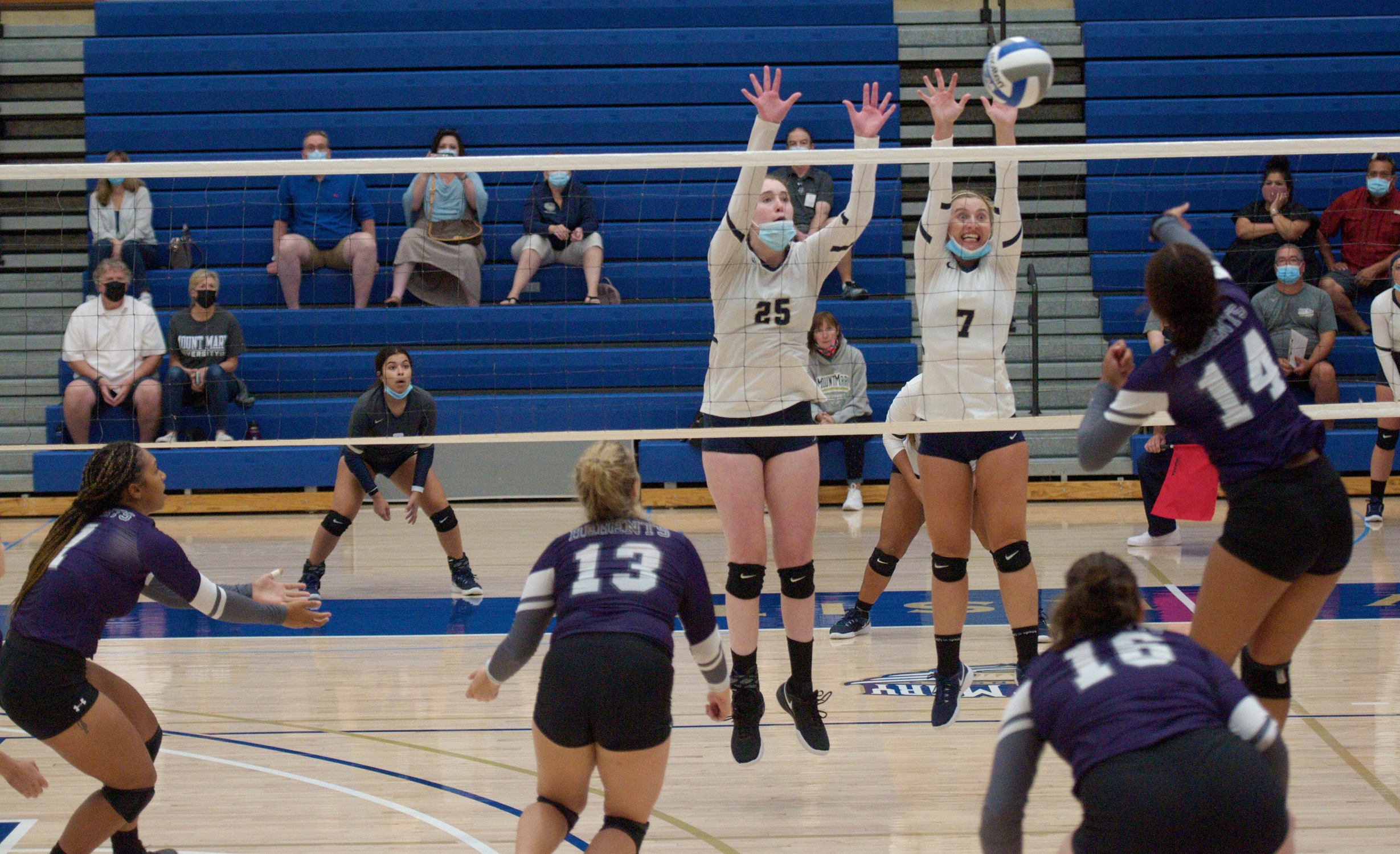 Volleyball Splits on Bash Opening Day